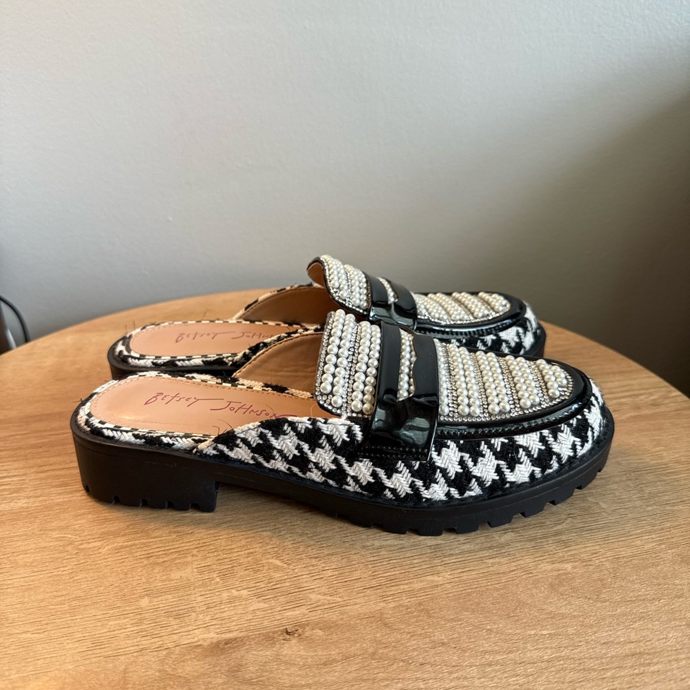 Betsey Johnson • Ronin Houndstooth Mule Slide Sz 6 Pearl Rhinestone Chic Preppy - Picture 2 of 9